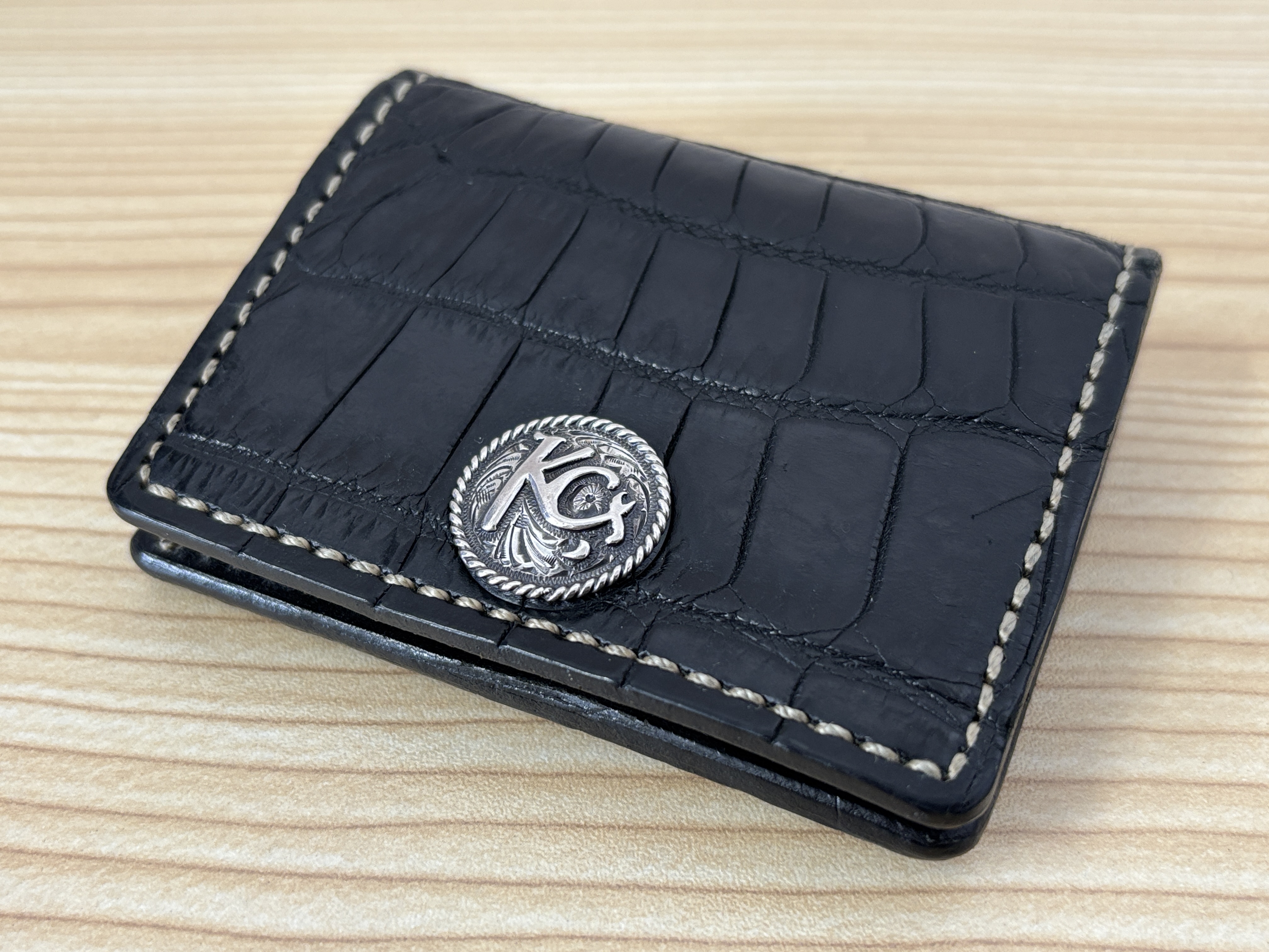 🖤存在感抜群のクロコ調コインケースをお買取りしました✨の外観